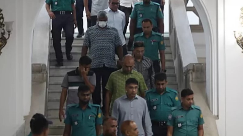 আত্মসমর্পণকারী সেনা কর্মকর্তারা নির্দোষ, মূল অপরাধীরা ভারতে পালিয়েছেন: আইনজীবী